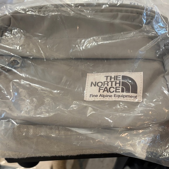 The North Face Men's Stone Slab Berkeley Lumbar Bag/NWT - Picture 6 of 10
